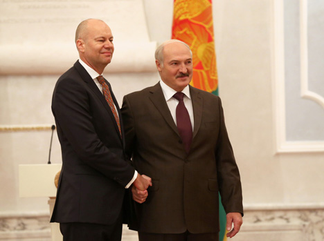 Александр Лукашенко принял верительные грамоты Чрезвычайного и Полномочного Посла Канады в Беларуси Стивена де Бора