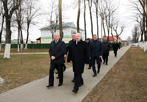 Александр Лукашенко во время посещения Буда-Кошелево