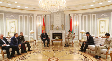 Встреча Президента Беларуси Александра Лукашенко с с верховным главнокомандующим Вооруженными силами Мьянмы