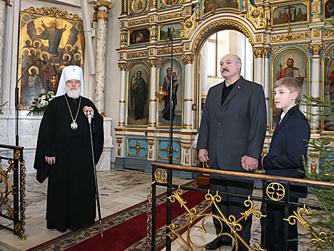 Президент Беларуси по традиции в Рождество Христово посетил храм