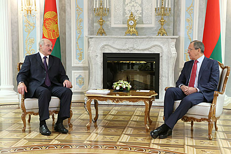 Президент Беларуси Александр Лукашенко на встрече с министром иностранных дел России Сергеем Лавровым