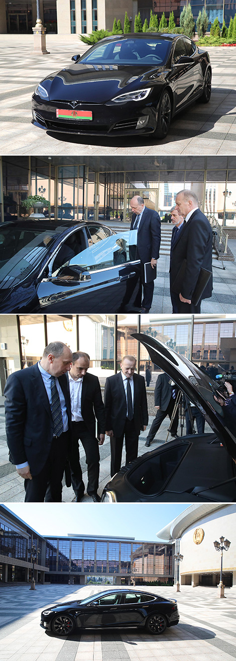 Президент Беларуси Александр Лукашенко протестировал последнюю модель электромобиля Tesla