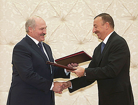 Президенты Беларуси и Азербайджана Александр Лукашенко и Ильхам Алиев 