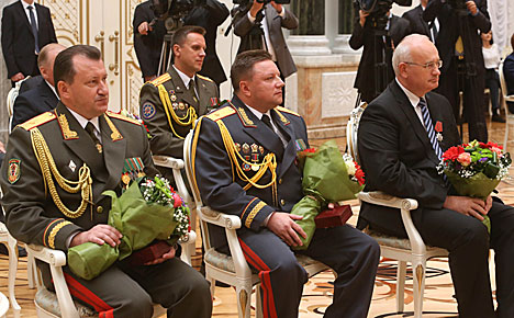 Лукашенко вручил высокие госнаграды заслуженным людям Беларуси