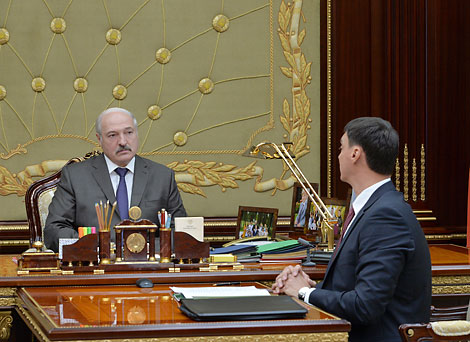 Президент Беларуси Александр Лукашенко и министр по налогам и сборам Сергей Наливайко