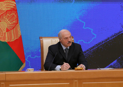 Лукашенко огорчен выступлением футбольных сборных Беларуси и России