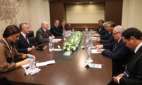 Мирзиеев пригласил Лукашенко посетить с визитом Узбекистан в 2018 году