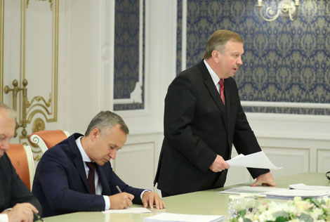 Андрей Кобяков во время совещания
