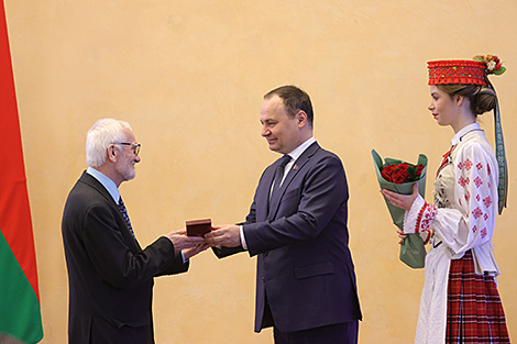Лукашенко провел телефонный разговор с наследным принцем Абу-Даби