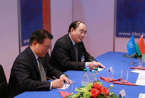 Премьер-министр Андрей Кобяков на встрече с заместителем Генерального секретаря ООН по экономическим и социальным вопросам Ву Хонбо и генеральным директором ЮНИДО Ли Юном