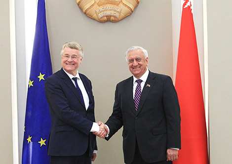 Председатель Комитета регионов ЕС Маркку Марккула и председатель Совета Республики Михаил Мясникович