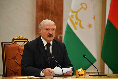 Лукашенко и Рахмон договорились организовать в Таджикистане масштабную выставку белорусской продукции и бизнес-форум