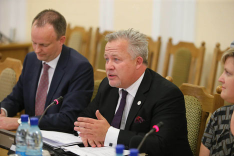 Заместитель председателя ПА ОБСЕ Кент Харстед на встрече с председателем Палаты представителей Владимиром Андрейченко