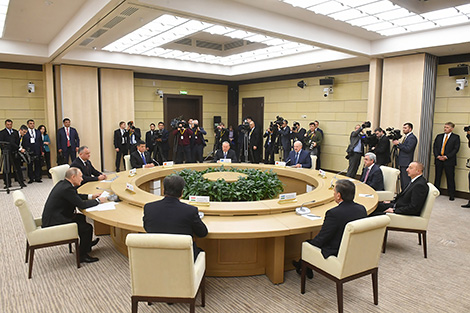 Лукашенко принимает участие в неформальной встрече глав государств СНГ 