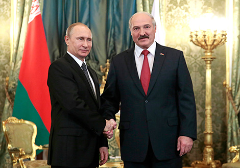 Президент Беларуси поздравил Владимира Путина с днем рождения