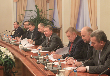 Премьер-министр Беларуси Андрей Кобяков на встрече с губернатором Новосибирской области России Владимиром Городецким
