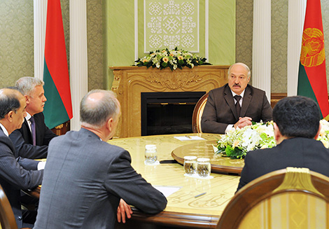 Лукашенко: Проблемы в регионе ОДКБ необходимо решать самостоятельно, без иностранных политбюро