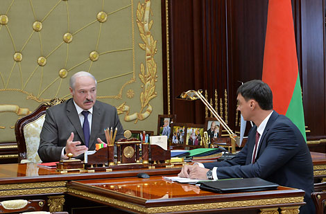 Президент Беларуси Александр Лукашенко и министр по налогам и сборам Сергей Наливайко