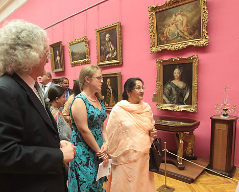 Begum Sahiba, the wife of Pakistan Prime Minister Nawaz Sharif, visited the National Art Museum of Belarus