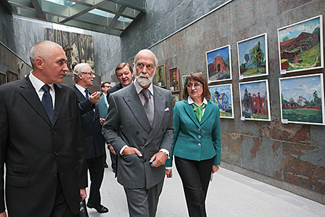 Prince Michael of Kent visits war museum in Minsk