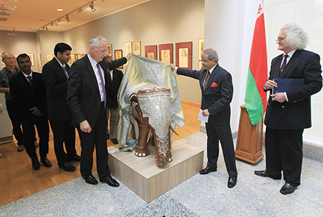 Two Indian elephant sculptures now in collection of Belarusian art museum