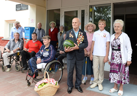 Vegetables from Lukashenko’s garden delivered to rest home and orphanage