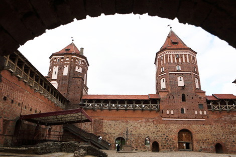 Mir Castle museum looking for relatives of Mir ghetto escapees