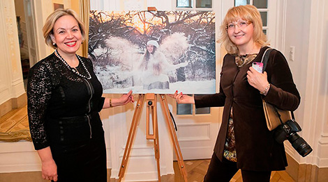 Ambassador Extraordinary and Plenipotentiary of Belarus to Austria Alena Kupchyna and Belarusian photo artist Irena Gudiyevskaya