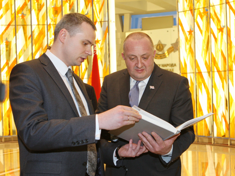 Georgia president visits WWII museum in Minsk