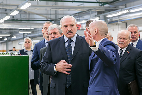 Belarus president to have suits made of Kamvol fabric