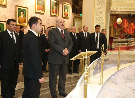 Lukashenko visits Halk Hakydasy Memorial Complex in Ashgabat