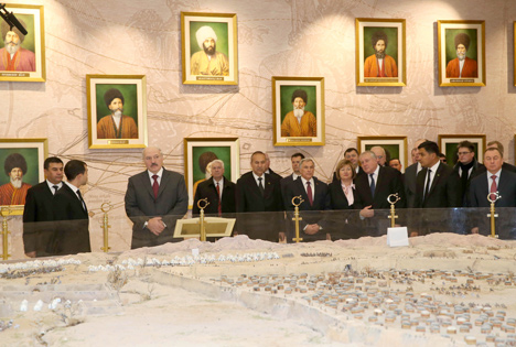 Lukashenko visits Halk Hakydasy Memorial Complex in Ashgabat