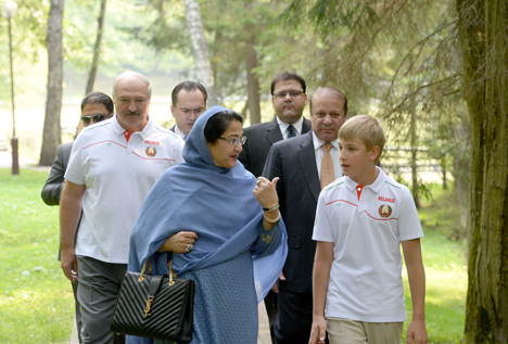 Pakistan prime minister and family visit Belarus president’s residence