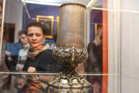 Wedding goblet of Oginski family handed over to Belarus’ History Museum