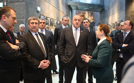 Georgia president visits WWII museum in Minsk