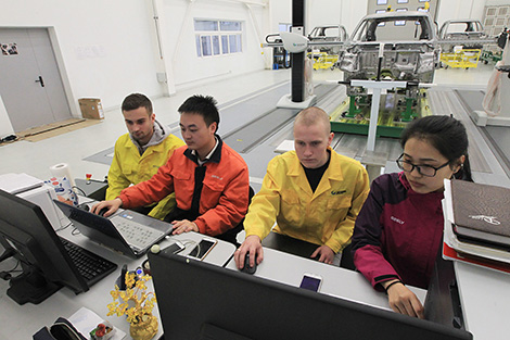 Chinese reporters visit BelGee car factory in Belarus