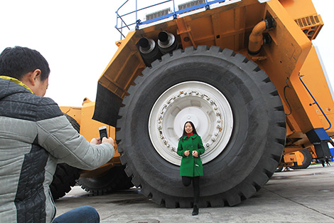 Chinese reporters visit BelAZ