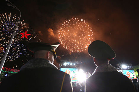 Victory Day celebrations in Belarus wrapped up with spectacular fireworks