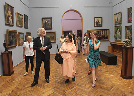 Begum Sahiba, the wife of Pakistan Prime Minister Nawaz Sharif, visited the National Art Museum of Belarus