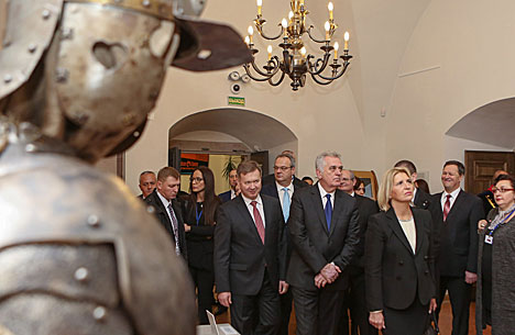 Tomislav Nikolic visits Mir Castle complex