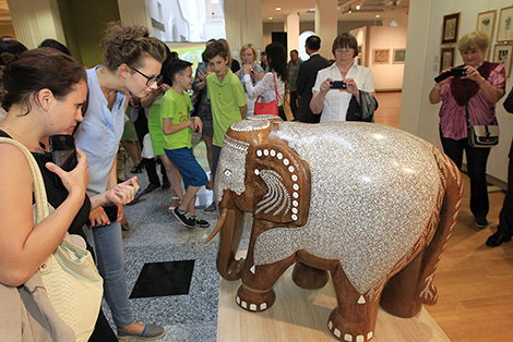 Two Indian elephant sculptures now in collection of Belarusian art museum