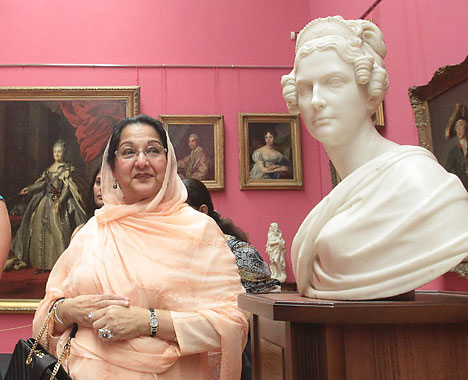 Begum Sahiba, the wife of Pakistan Prime Minister Nawaz Sharif, visited the National Art Museum of Belarus