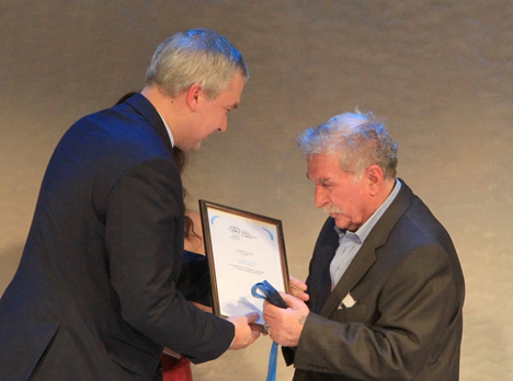 Pavel Latushko presented the UNESCO Victor Hugo medals to Gennady Ovsyannikov