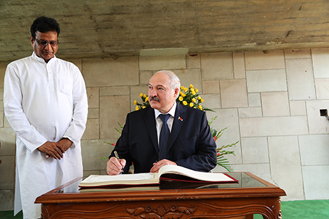Lukashenko visits Raj Ghat memorial in New Delhi