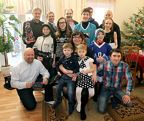 Participants of Christmas ice hockey tournament visit Istoki children’s village