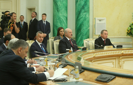 Lukashenko urges to create equal economic conditions, lift barriers in EEU