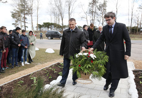 During a commemorative meeting at the burial place of the Italian soldiers and officers in the village of Orekhovno