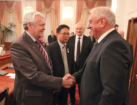 Belarusian Premier Mikhail Myasnikovich and Vice President of the Russian Academy of Sciences Alexander Aseyev