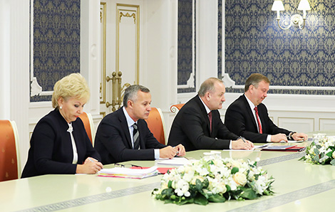 Lukashenko: Activities of banks should be in sync with national economy interests