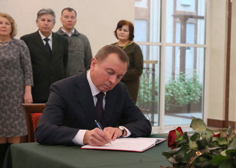 Makei signs book of condolences at Russian Embassy in Minsk
